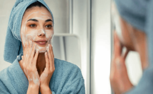 چگونه صورت خود را پاکسازی کنیم راه درست برای داشتن پوستی شفاف